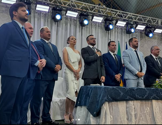 Vereadores Eleitos para Legislatura de 2024 São Empossados em Cerimônia no Ginásio Hermano Pereira
